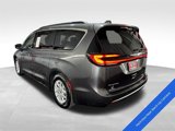 Used 2022 Chrysler Pacifica Touring-L image 6