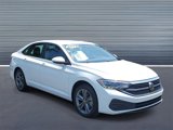 Used 2023 Volkswagen Jetta SE image 2