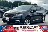 Used 2023 Chrysler Pacifica Touring-L image 3