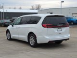 New 2025 Chrysler Pacifica Select image 3