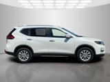 Used 2017 Nissan Rogue SV image 3