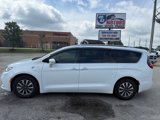 Used 2021 Chrysler Pacifica Touring-L image 2