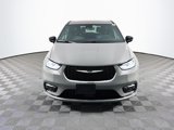 Used 2025 Chrysler Pacifica Select image 2