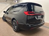 New 2025 Chrysler Pacifica Limited w/ Uconnect Theater Family Group image 4