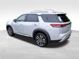 New 2025 Nissan Pathfinder Platinum image 3