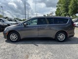 Used 2023 Chrysler Pacifica Touring-L image 4