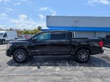 Used 2022 Nissan Titan SV image 4