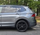Used 2022 Volkswagen Tiguan SE R-Line image 5