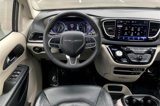Used 2022 Chrysler Pacifica Touring-L image 5