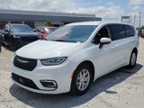 Used 2023 Chrysler Pacifica Touring-L image 2