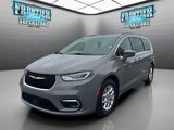 Used 2022 Chrysler Pacifica Touring-L image 4