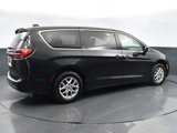 Used 2023 Chrysler Pacifica Touring-L image 4