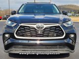 Used 2022 Toyota Highlander XLE image 6