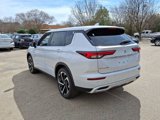 New 2025 Mitsubishi Outlander SE image 3
