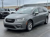 Used 2022 Chrysler Pacifica Limited image 3