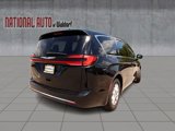 Used 2023 Chrysler Pacifica Touring-L image 5