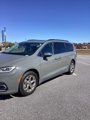 Used 2023 Chrysler Pacifica Limited image 2