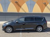 Used 2018 Chrysler Pacifica Limited image 2