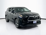 Used 2023 Toyota Highlander XLE image 3