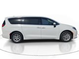 Used 2022 Chrysler Voyager LX image 5