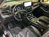 Certified 2024 Toyota Highlander XLE image 2