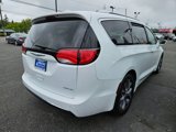Used 2017 Chrysler Pacifica Limited image 5