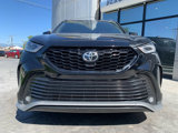 Used 2022 Toyota Highlander XSE image 2