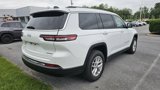 Used 2023 Jeep Grand Cherokee L Laredo image 2
