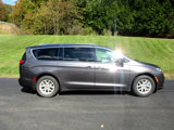 Used 2021 Chrysler Pacifica Touring-L image 2