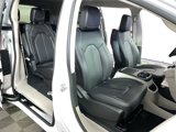 Used 2023 Chrysler Pacifica Touring-L image 4