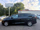 Used 2022 Chrysler Pacifica Touring-L image 3