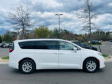 Used 2022 Chrysler Pacifica Touring-L image 6