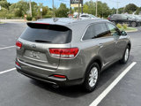 Used 2017 Kia Sorento LX w/ LX Convenience Package image 4