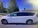 Used 2022 Chrysler Pacifica Touring-L image 5