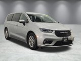 Used 2023 Chrysler Pacifica Touring-L image 2