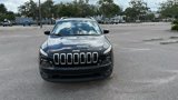 Used 2017 Jeep Cherokee Latitude image 3