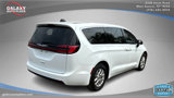 Used 2023 Chrysler Pacifica Touring-L image 5