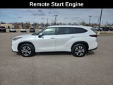 Used 2025 Toyota Highlander XLE image 2