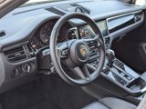 Certified 2024 Porsche Macan image 4