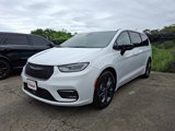 New 2026 Chrysler Pacifica Select image 3