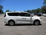 Used 2017 Chrysler Pacifica Touring-L image 6