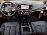 New 2025 Chrysler Pacifica Select image 4