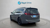 Used 2022 Chrysler Pacifica Touring-L image 4