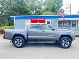 Used 2017 Toyota Tacoma TRD Off-Road image 3