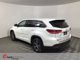Used 2017 Toyota Highlander LE image 4