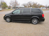 Used 2017 Dodge Grand Caravan SE image 2