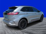 Certified 2024 Ford Edge SE w/ Black Appearance Package image 3