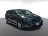 Used 2024 Chrysler Pacifica Touring-L image 3