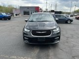 Used 2023 Chrysler Pacifica Limited image 2
