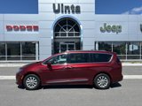 Used 2019 Chrysler Pacifica Touring-L image 2
